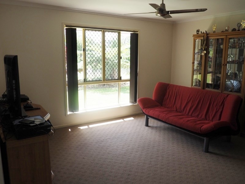 13 Lockett Close, Oakhurst QLD 4650