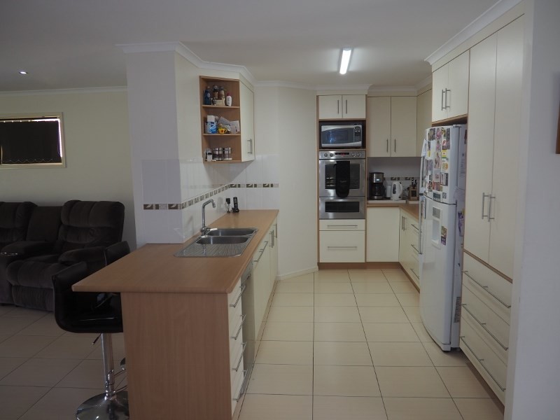 13 Lockett Close, Oakhurst QLD 4650