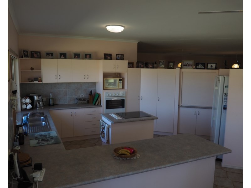 247 Woocoo Drive, Oakhurst QLD 4650