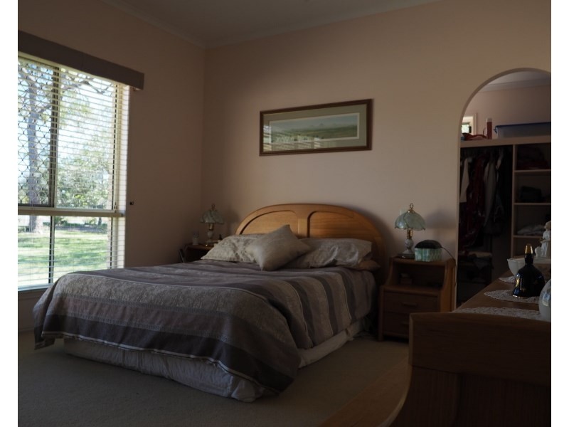 247 Woocoo Drive, Oakhurst QLD 4650