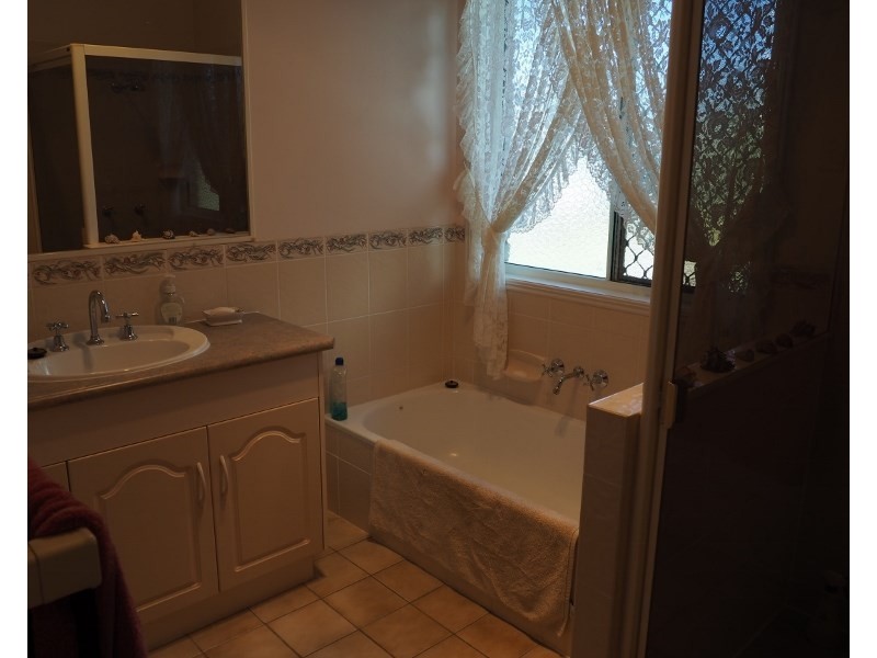 247 Woocoo Drive, Oakhurst QLD 4650