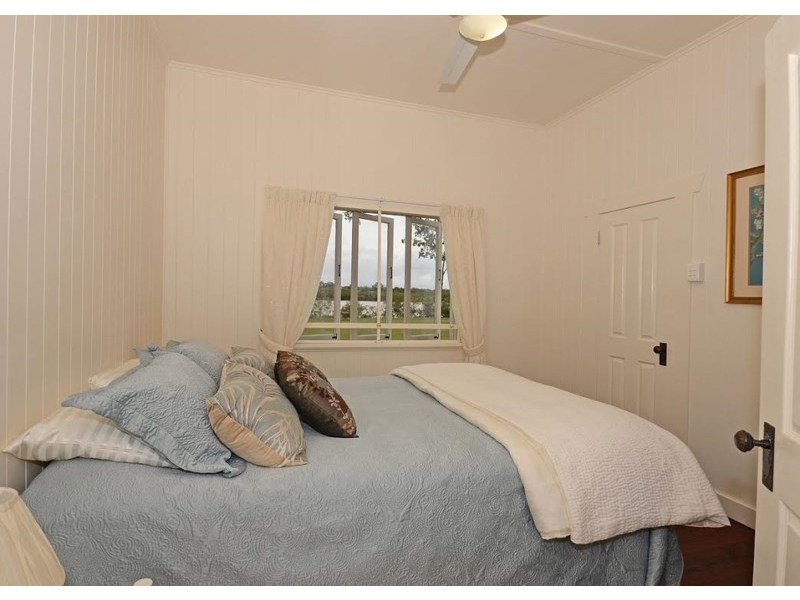 698 Walkers Point Road, Walkers Point QLD 4650