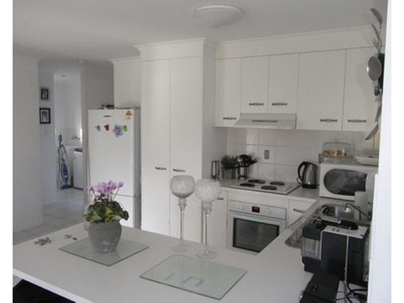 16 Whipbird Court, Urangan QLD 4655