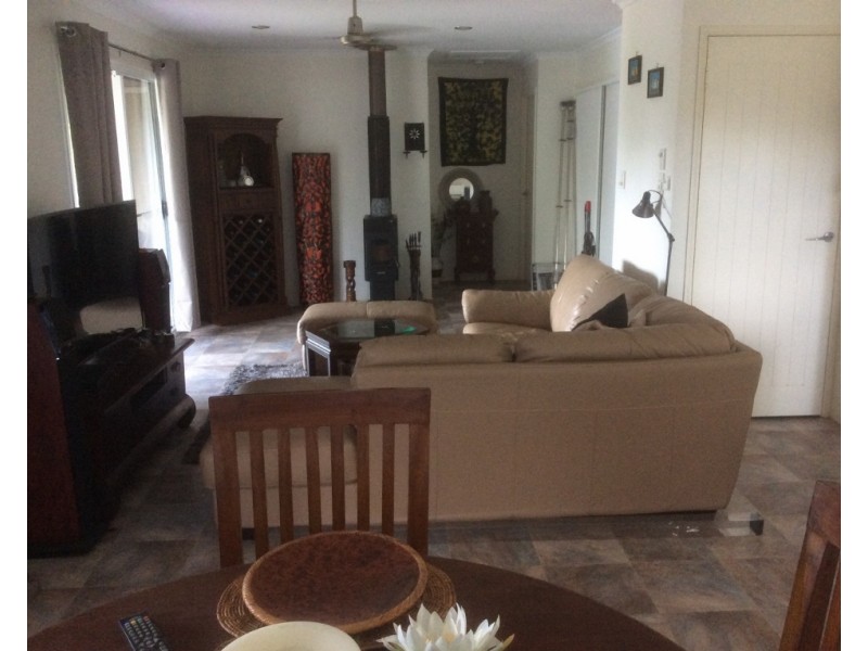 1 Smith Avenue, Tiaro QLD 4650