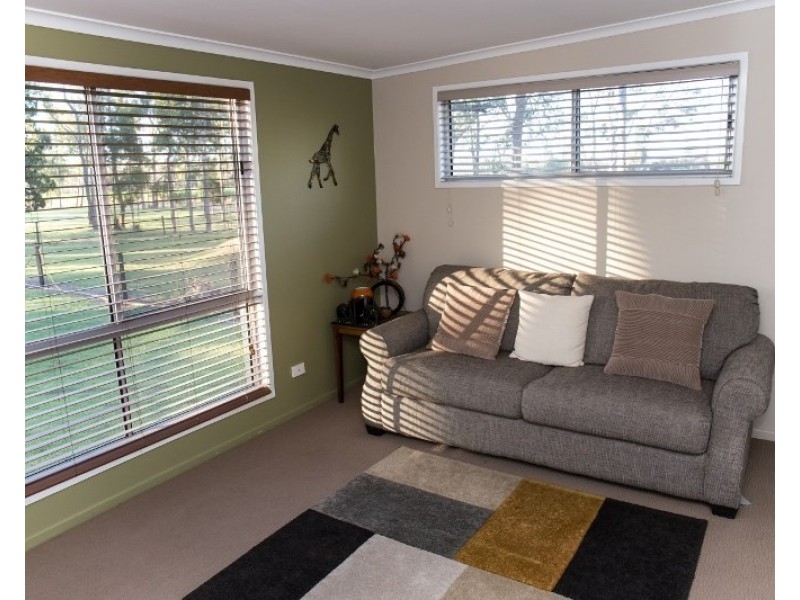 42 Hawes Lane East, Oakhurst QLD 4650