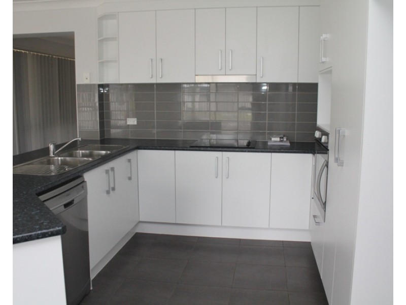 21 Brianna Court, Oakhurst QLD 4650