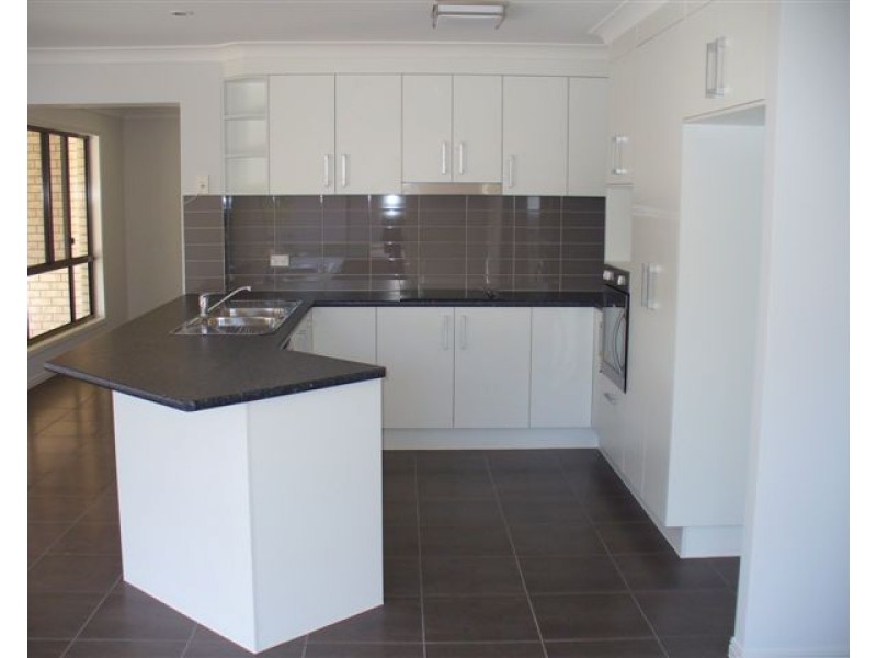 21 Brianna Court, Oakhurst QLD 4650