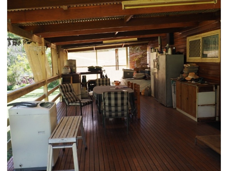 32 Eaton Street, Brooweena QLD 4620