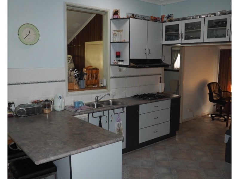 32 Eaton Street, Brooweena QLD 4620