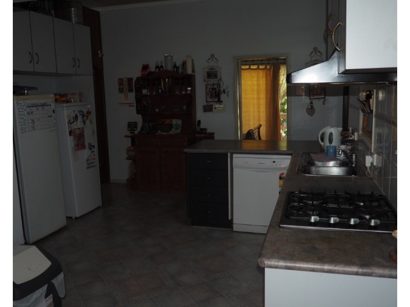 32 Eaton Street, Brooweena QLD 4620