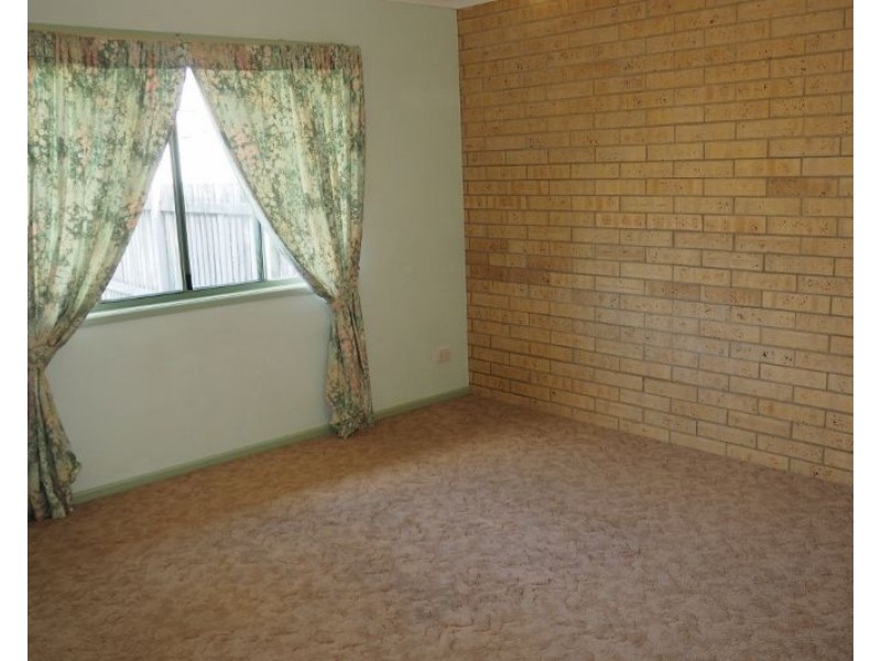 1 and 2/8 Magnolia Court, Maryborough QLD 4650