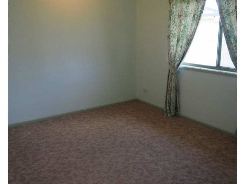 1 and 2/8 Magnolia Court, Maryborough QLD 4650