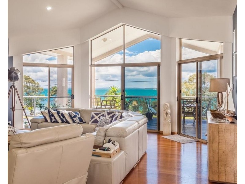 101 Esplanade, Point Vernon QLD 4655