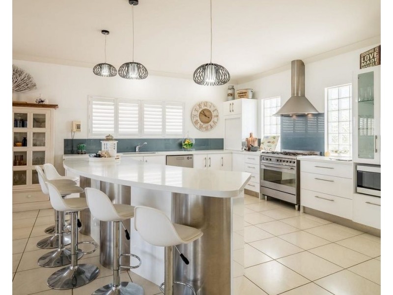 101 Esplanade, Point Vernon QLD 4655