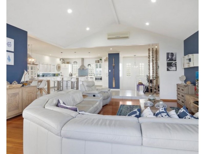 101 Esplanade, Point Vernon QLD 4655