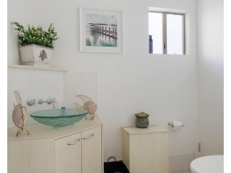 101 Esplanade, Point Vernon QLD 4655