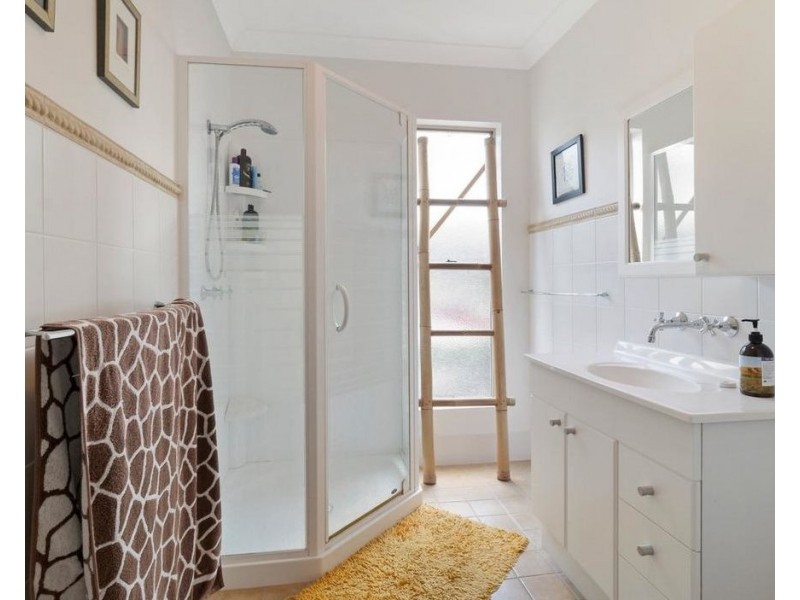 101 Esplanade, Point Vernon QLD 4655