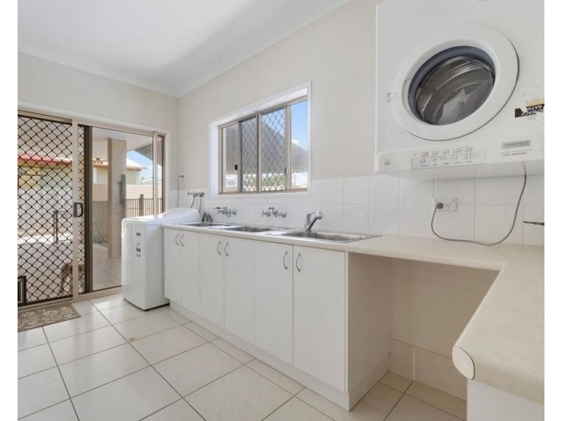 101 Esplanade, Point Vernon QLD 4655