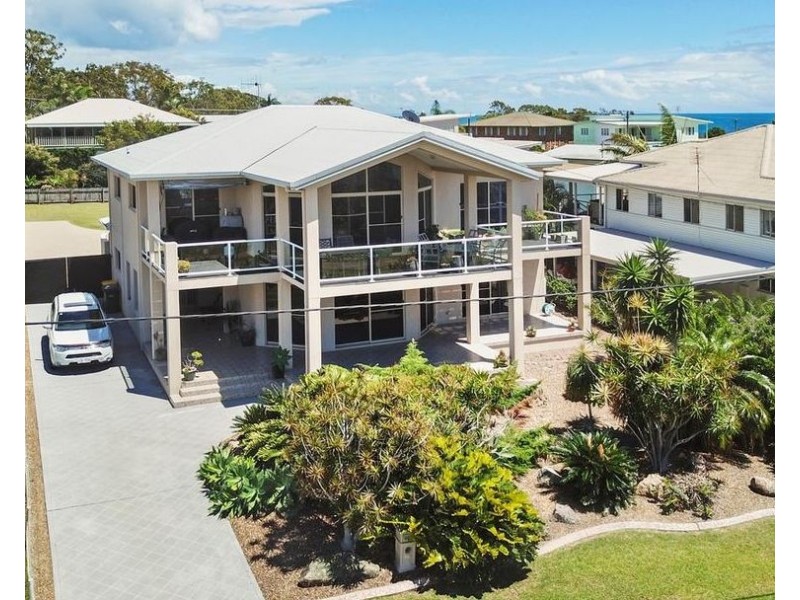 101 Esplanade, Point Vernon QLD 4655
