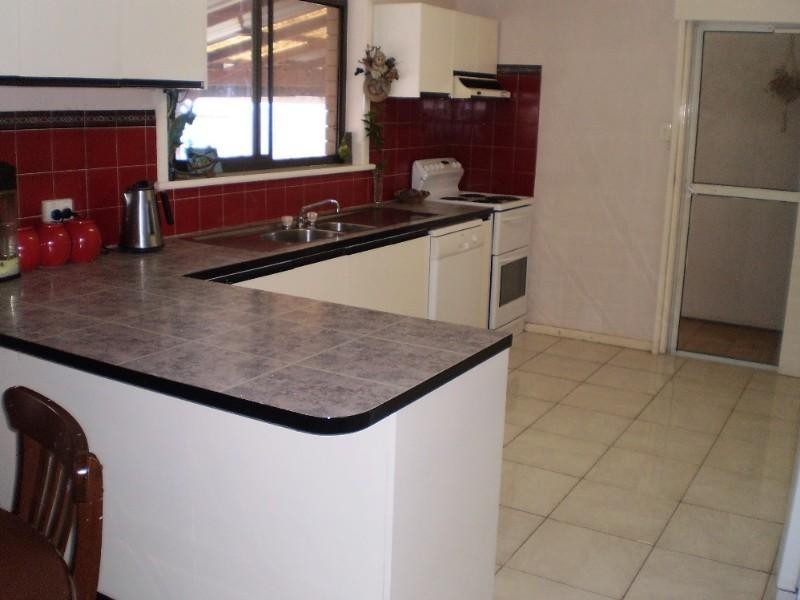 12 Jocelyn Parade, Granville QLD 4650