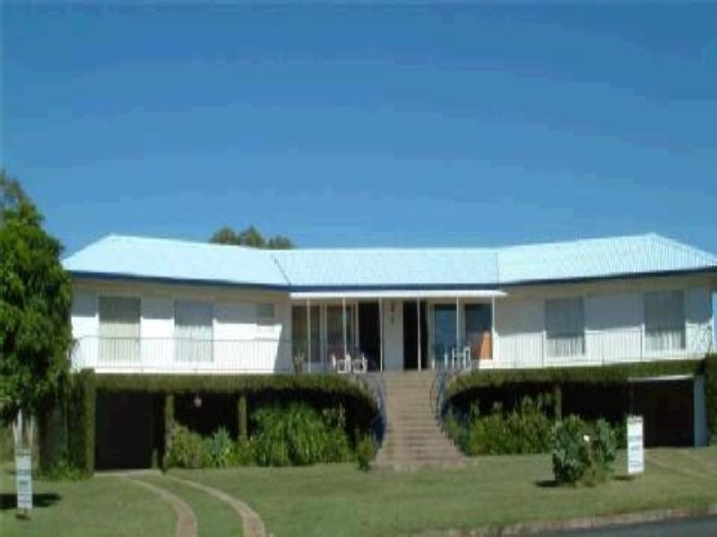 7 Crescent Street, Urangan QLD 4655