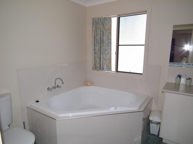 65 Lenthall Street, Aldershot QLD 4650