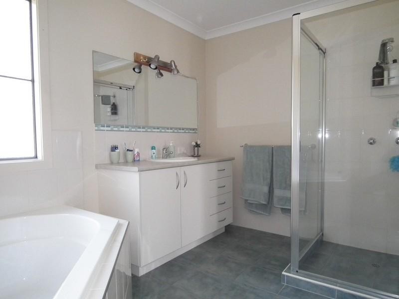 65 Lenthall Street, Aldershot QLD 4650