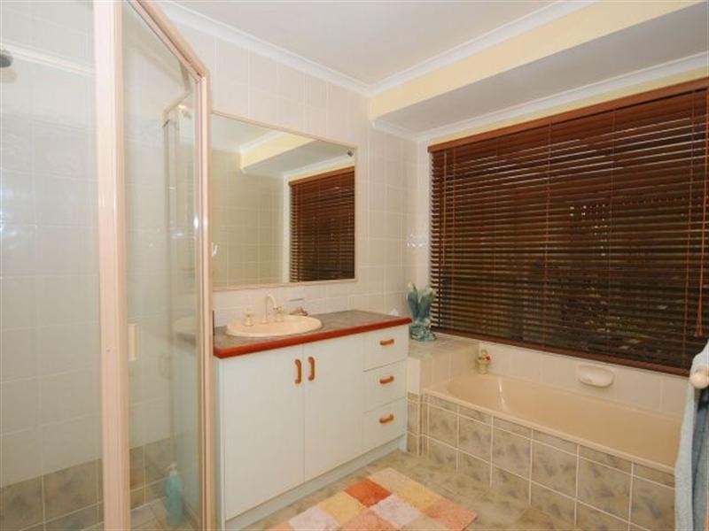 180 Woocoo Drive, Oakhurst QLD 4650