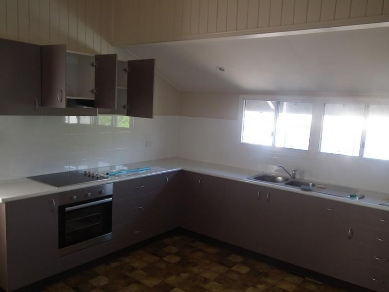 142 Cambridge Street, Granville QLD 4650