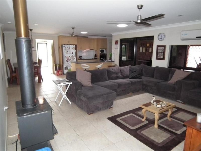 24 Cathryn Close, Oakhurst QLD 4650