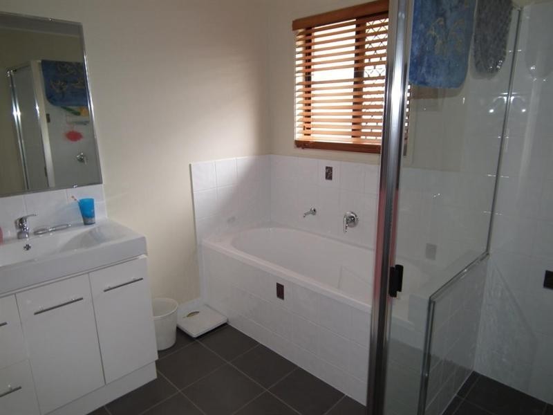 24 Cathryn Close, Oakhurst QLD 4650