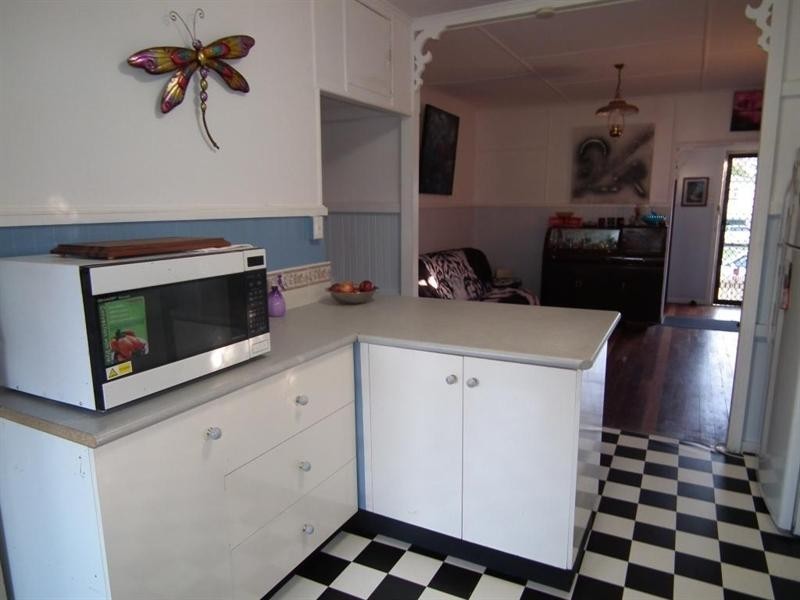 24 Pearson Street, Granville QLD 4650