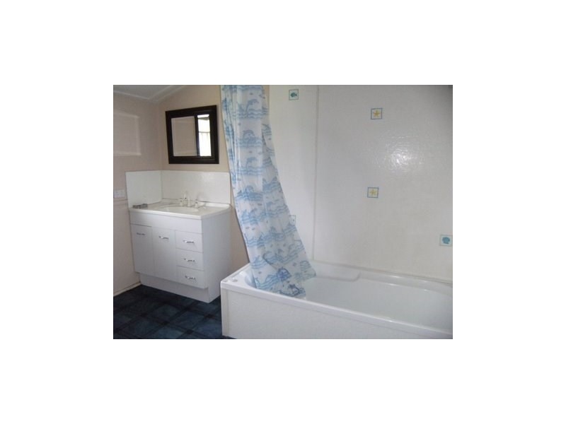 157 Cambridge Street, Granville QLD 4650