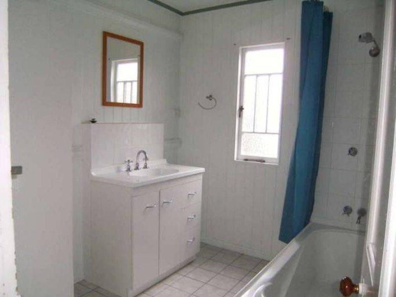 120 Walker Street, Maryborough QLD 4650