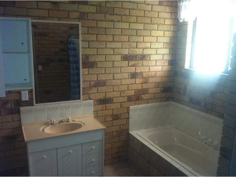 6 Ferry Road, Yengarie QLD 4650