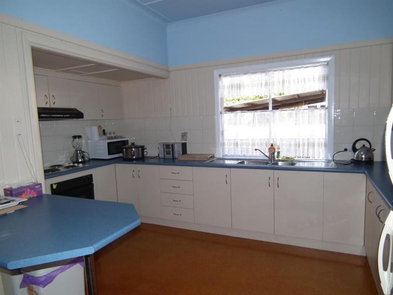 86 Dundas Street, Granville QLD 4650