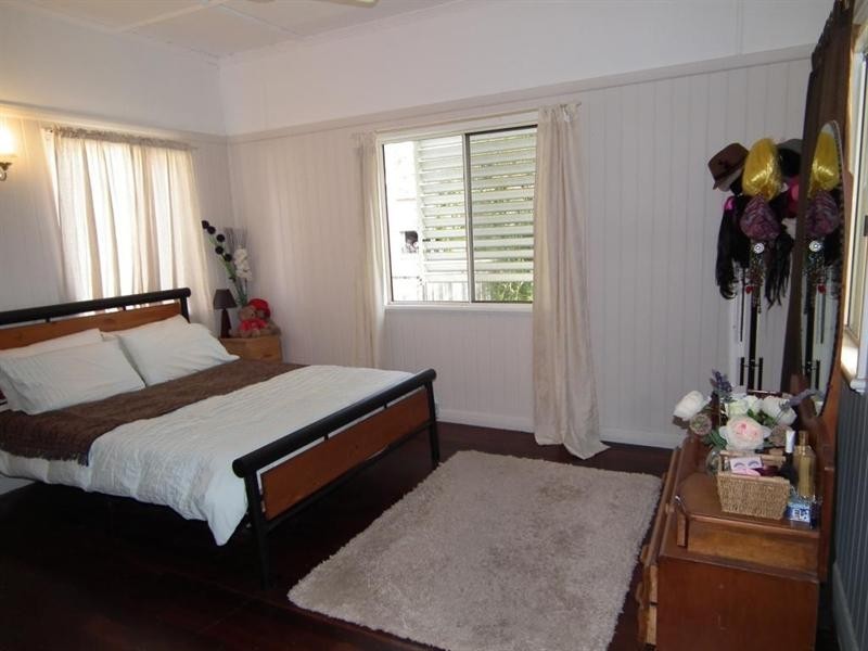 86 Dundas Street, Granville QLD 4650