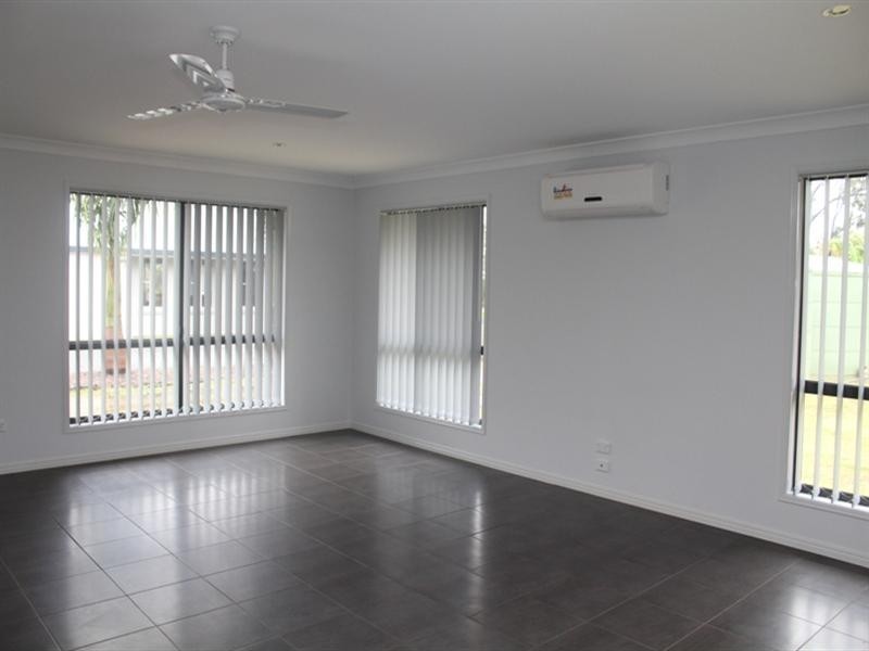 21. Brianna Court, Oakhurst QLD 4650