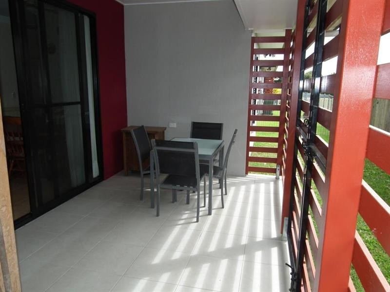 2/24 Wolseley Street, Granville QLD 4650