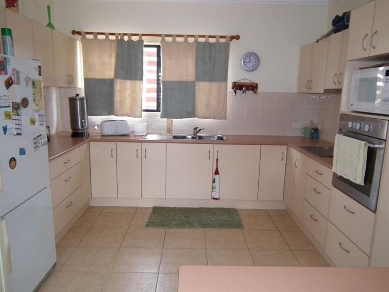 2/24 Wolseley Street, Granville QLD 4650