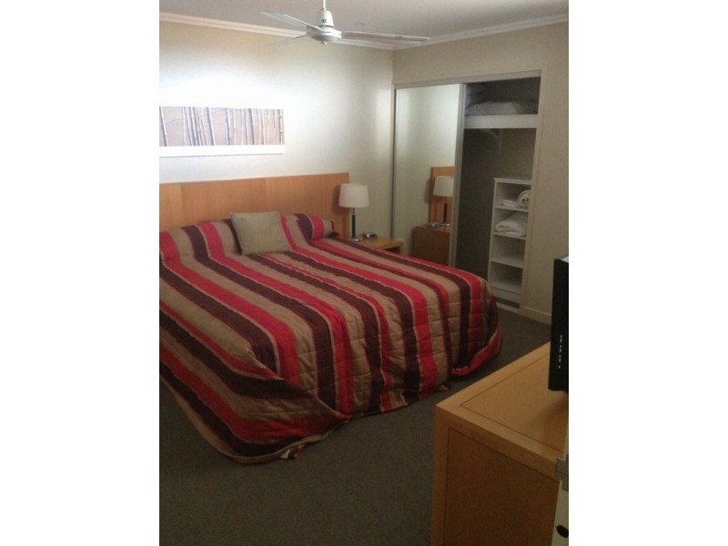 Unit 318/569 Esplanade, Urangan QLD 4655