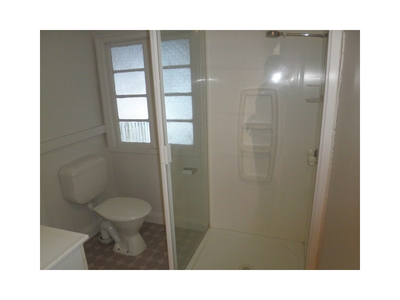 1A/28 Granville Terrace, Granville QLD 4650