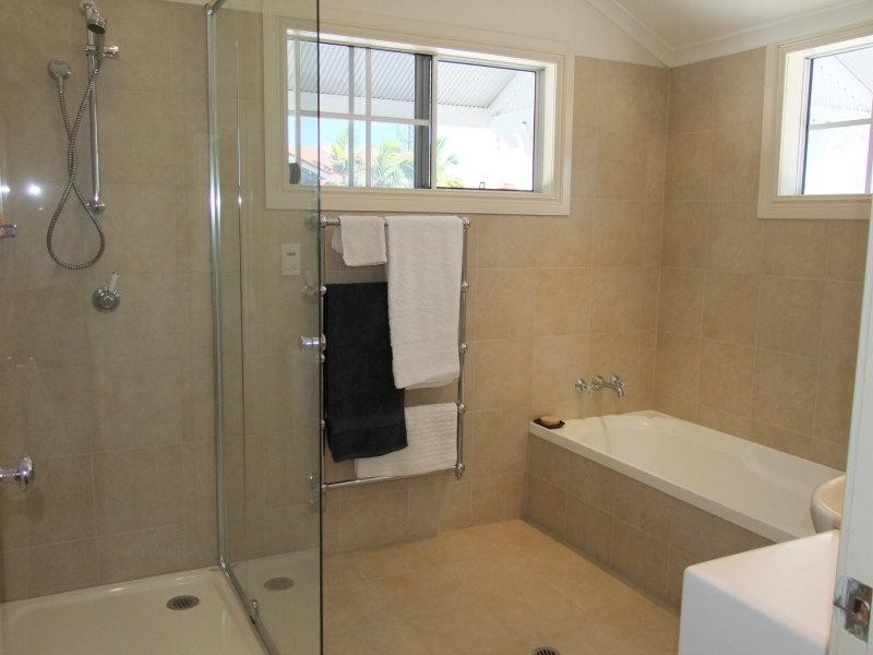 2/208 Lennox Street, Maryborough QLD 4650