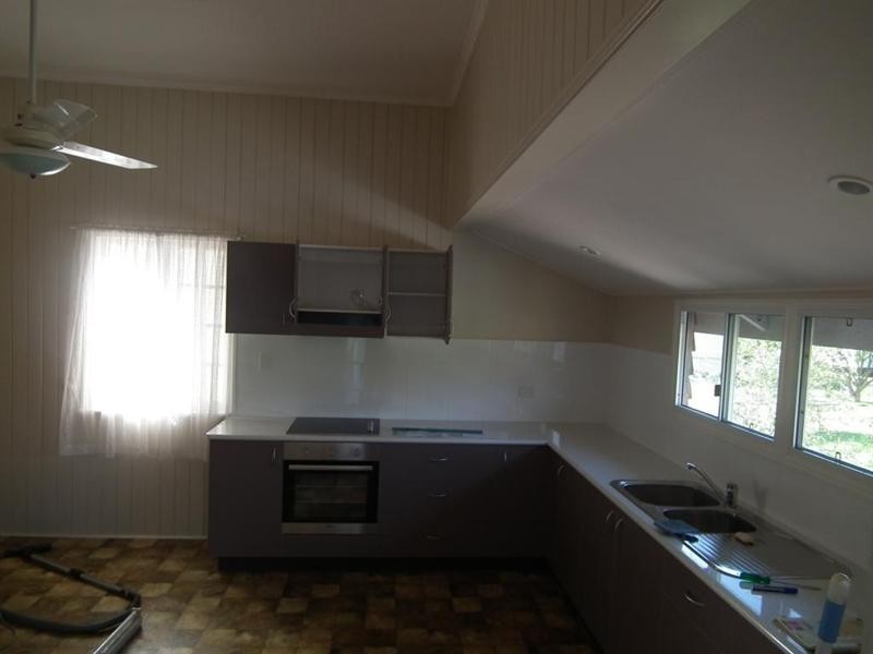 142 Cambridge Street, Granville QLD 4650