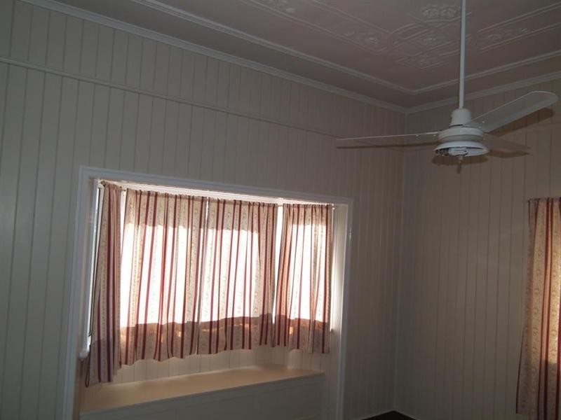 142 Cambridge Street, Granville QLD 4650