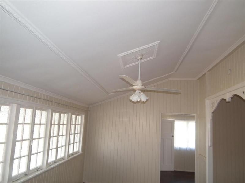 142 Cambridge Street, Granville QLD 4650