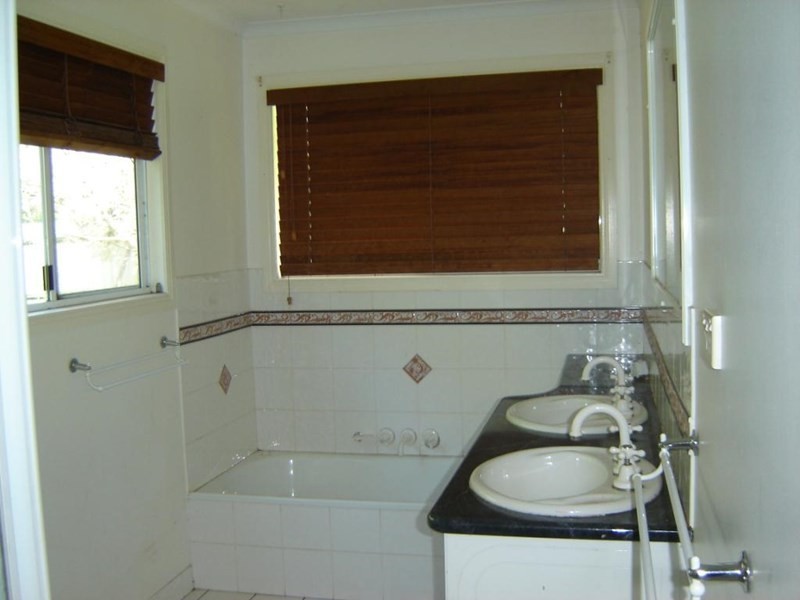 17 Ferry Road, Yengarie QLD 4650