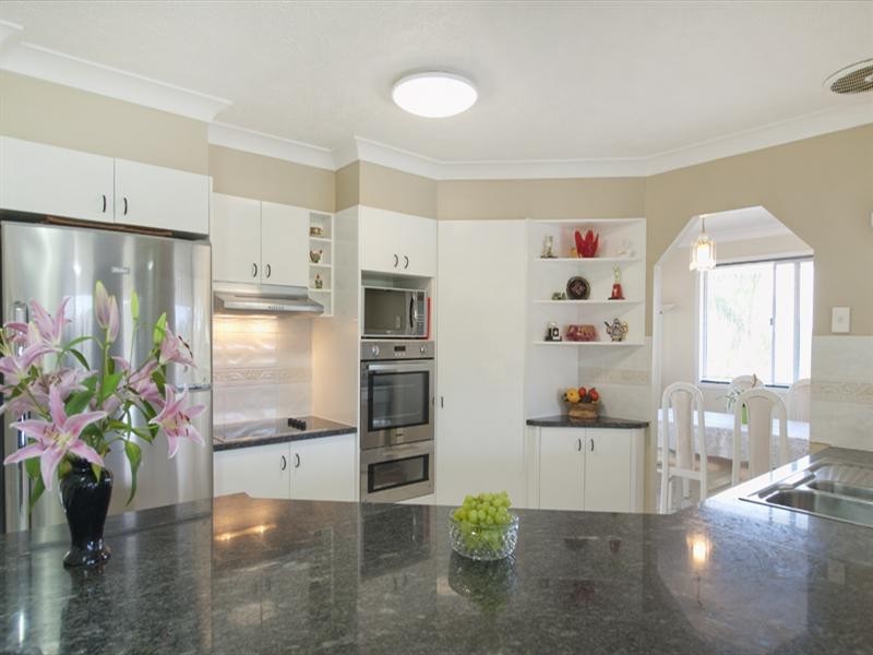 10 Windward Rise, Pacific Pines QLD 4211