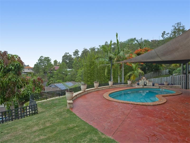10 Windward Rise, Pacific Pines QLD 4211