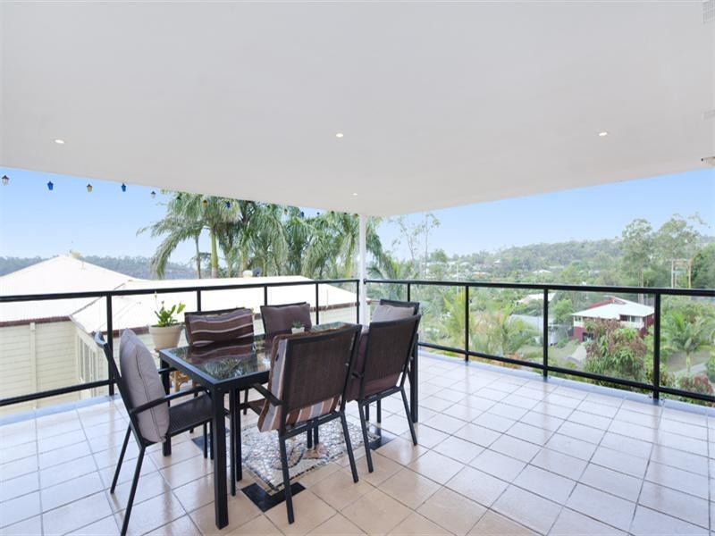 10 Windward Rise, Pacific Pines QLD 4211
